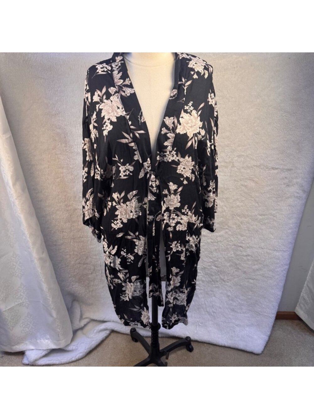 Spiritual Gangster Maya Kimono O/S Floral Black/White Kimono Cardigan Tie Front